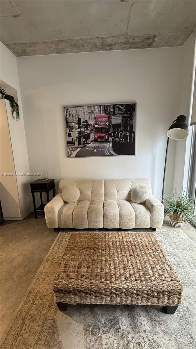 151 SE 1st St #703, Miami FL 33131
