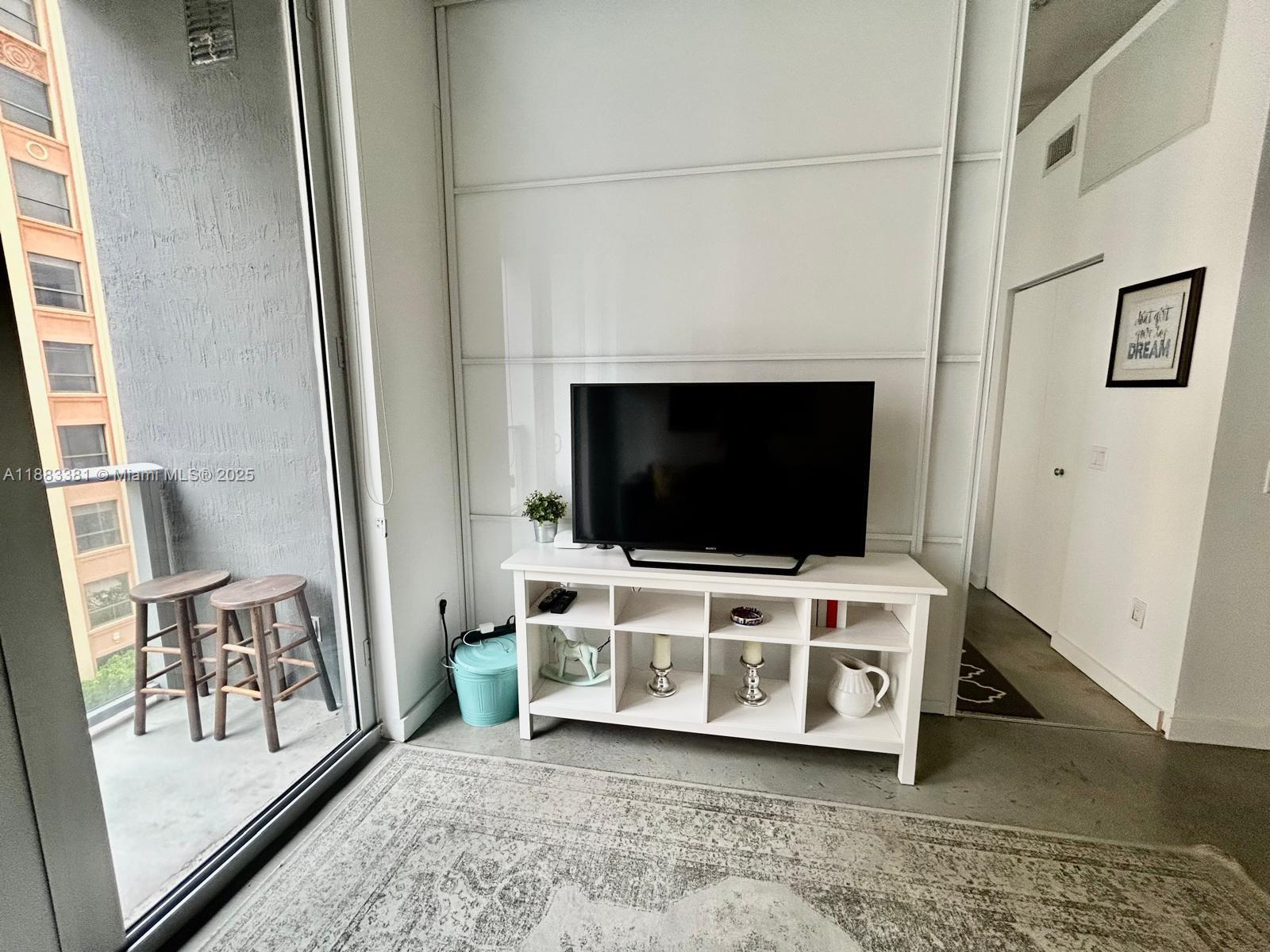 151 SE 1st St #703, Miami FL 33131