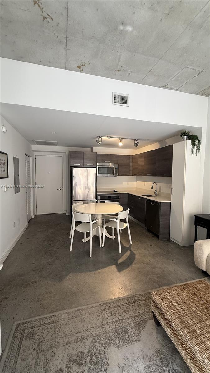 151 SE 1st St #703, Miami FL 33131