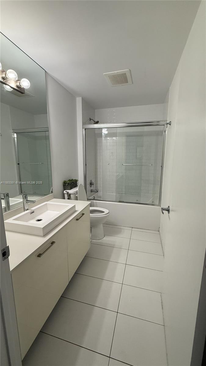 151 SE 1st St #703, Miami FL 33131