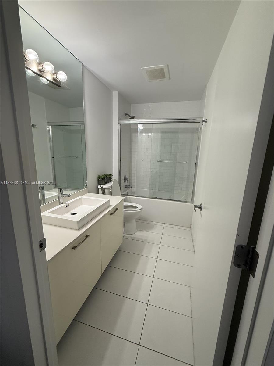 151 SE 1st St #703, Miami FL 33131