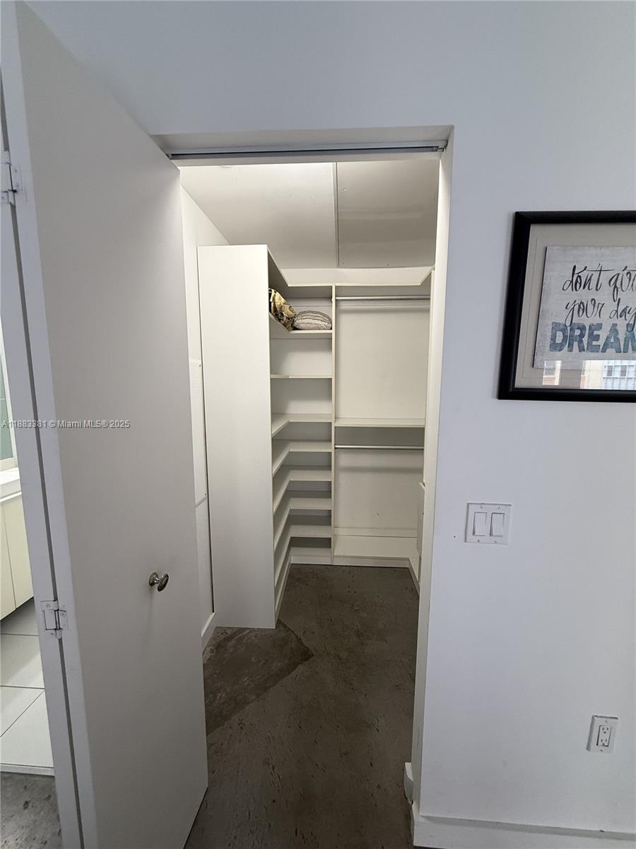 151 SE 1st St #703, Miami FL 33131