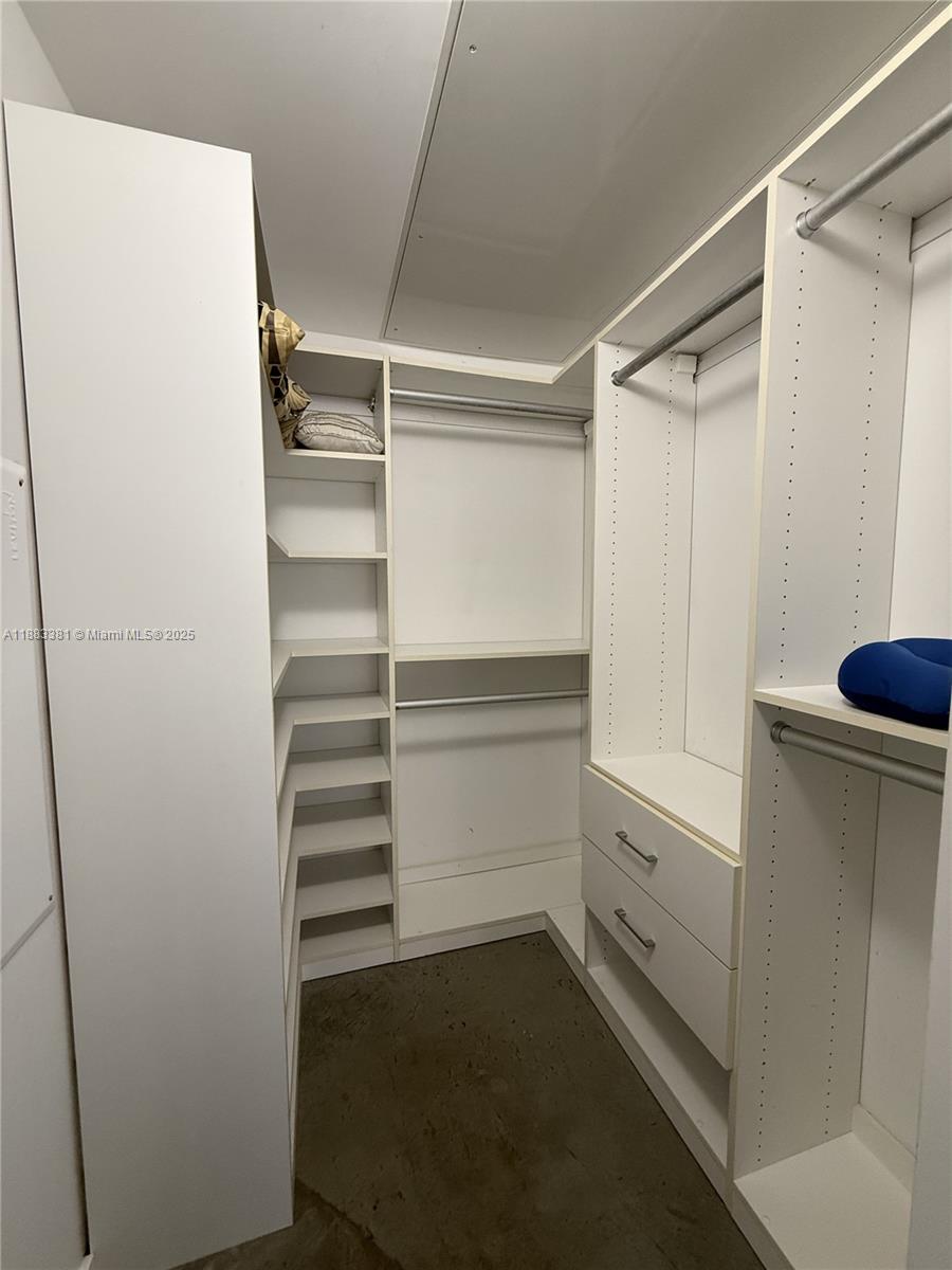 151 SE 1st St #703, Miami FL 33131