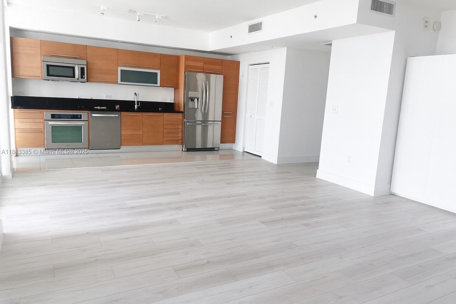 253 NE 2nd St #3307, Miami FL 33132