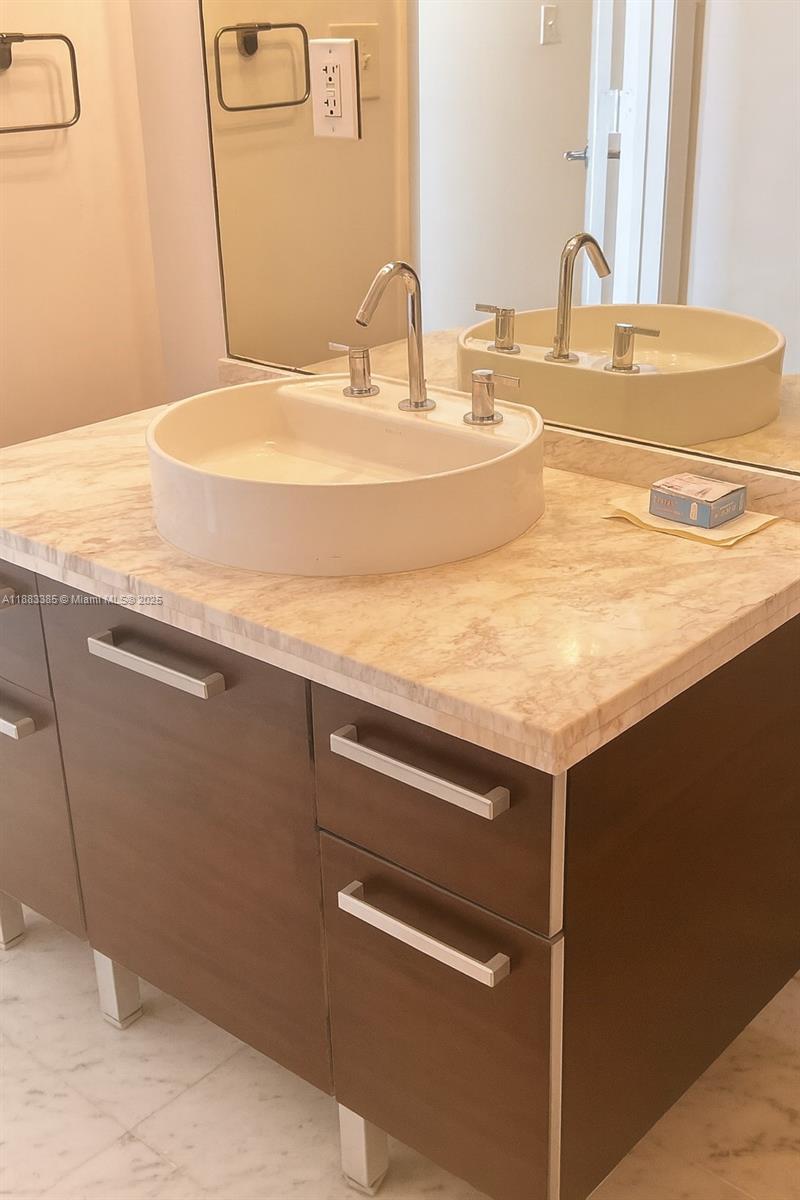 253 NE 2nd St #3307, Miami FL 33132