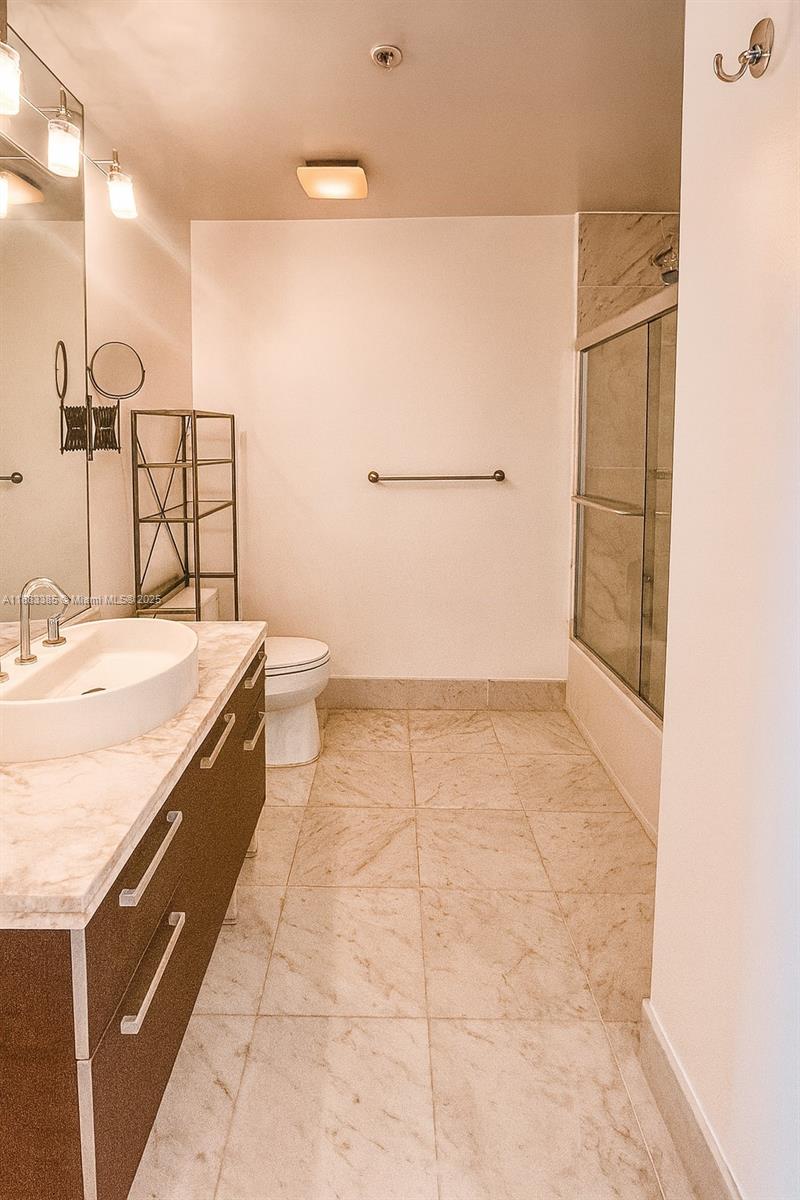 253 NE 2nd St #3307, Miami FL 33132