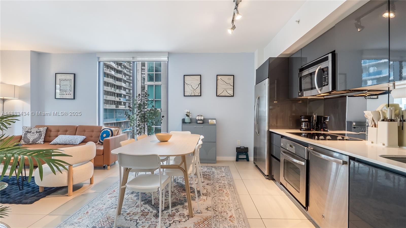 31 SE 6th St #1708, Miami FL 33131