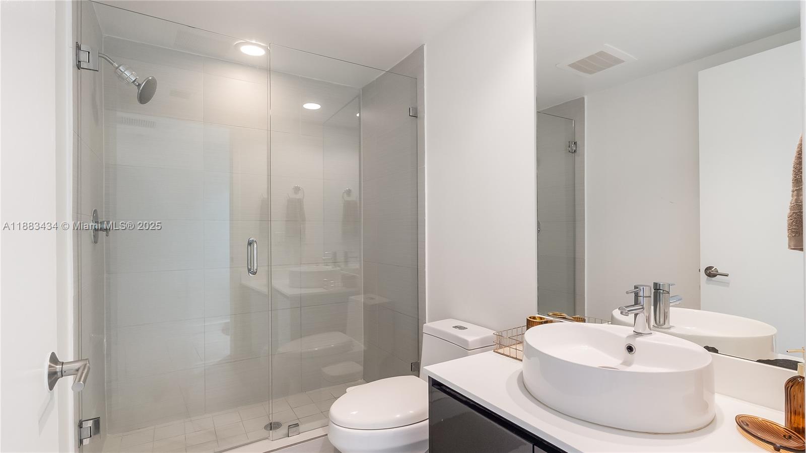 31 SE 6th St #1708, Miami FL 33131