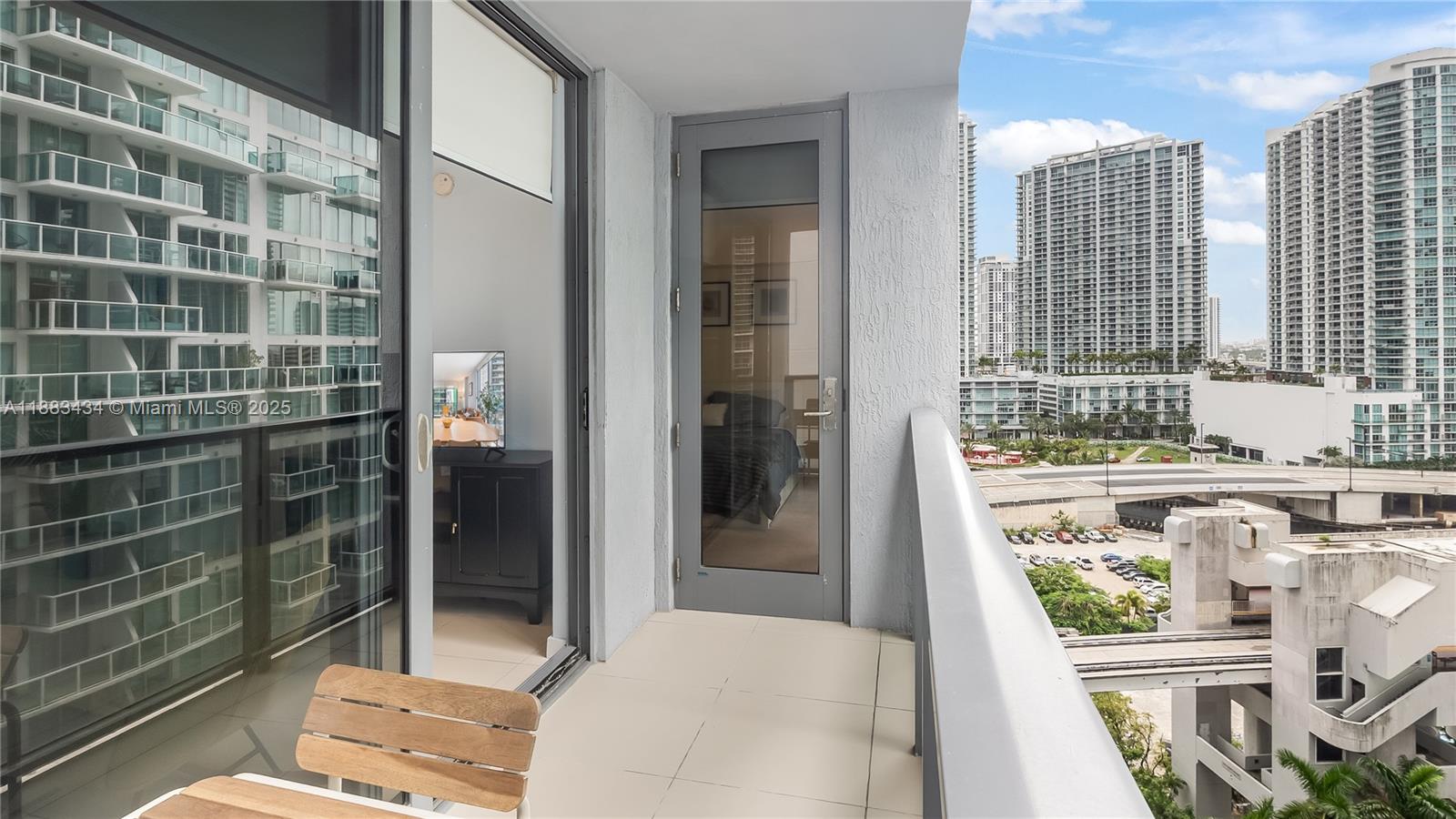 31 SE 6th St #1708, Miami FL 33131
