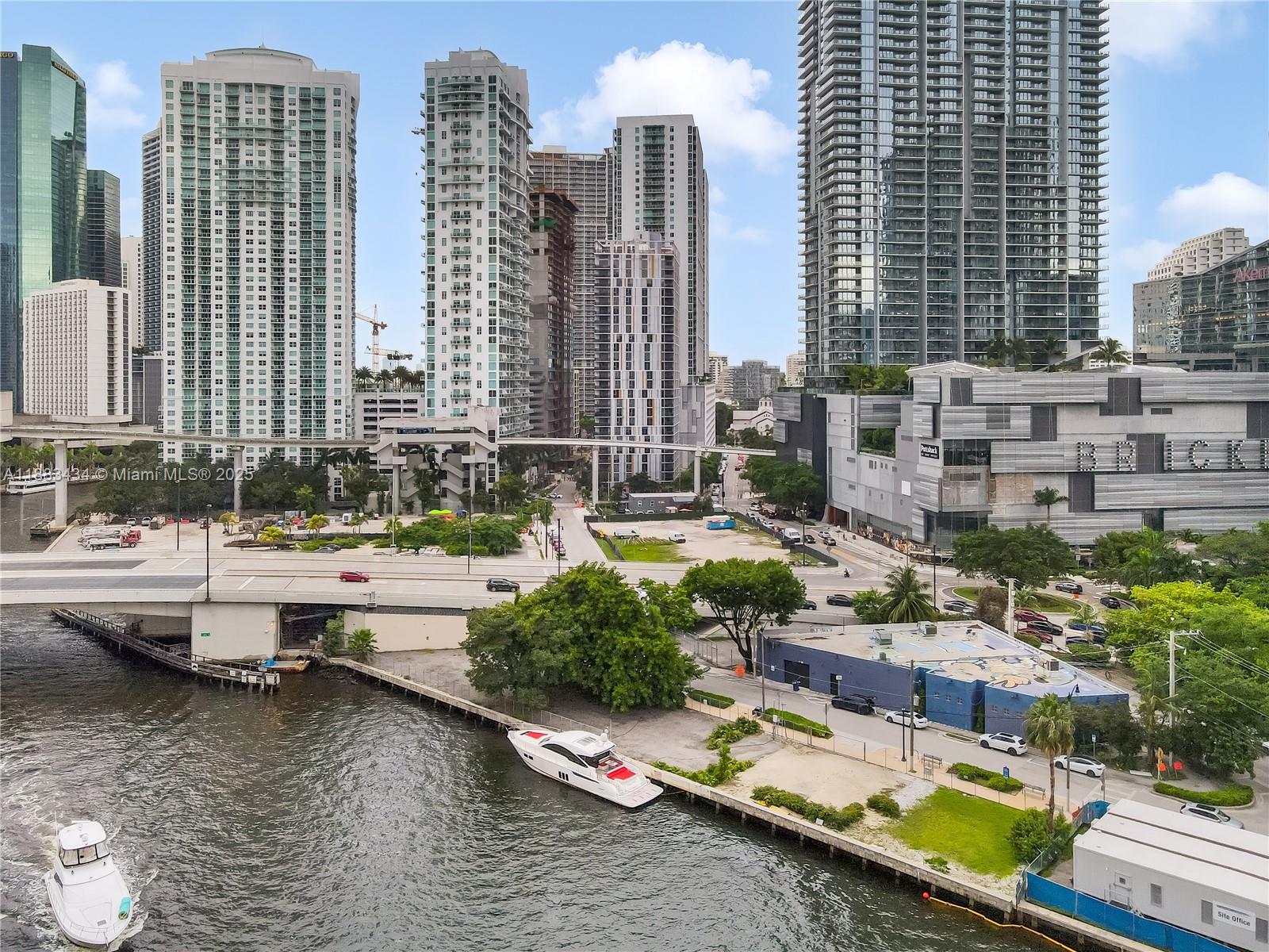 31 SE 6th St #1708, Miami FL 33131