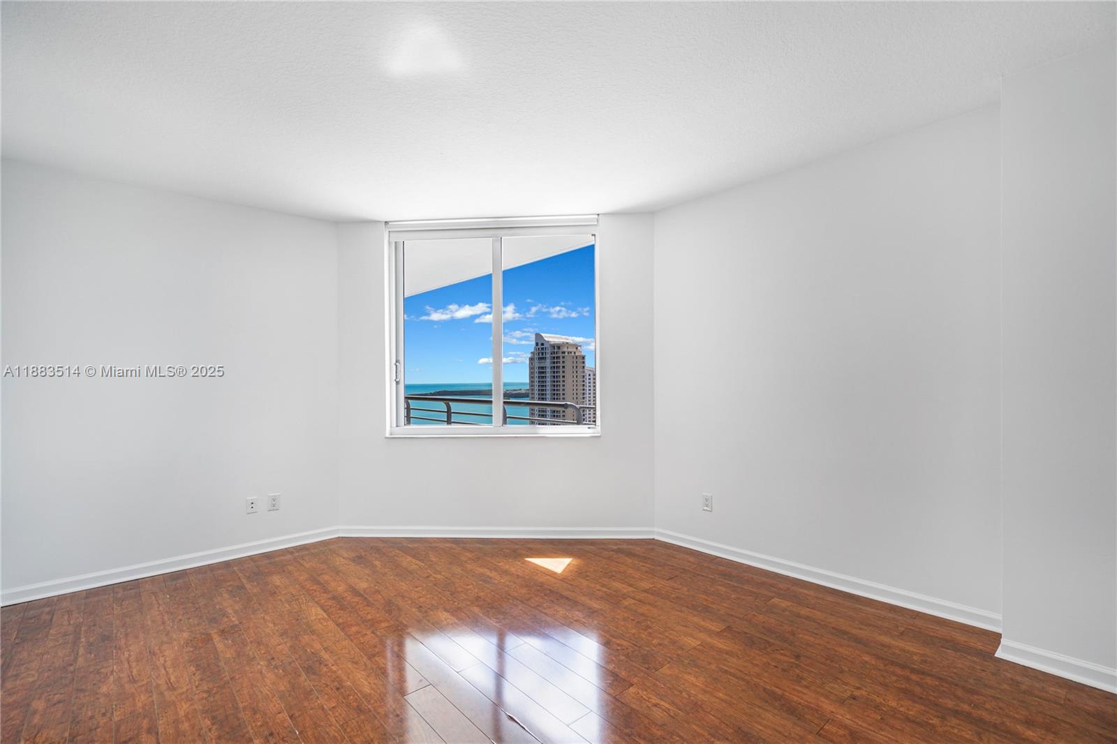 325 S Biscayne Blvd #4115, Miami FL 33131
