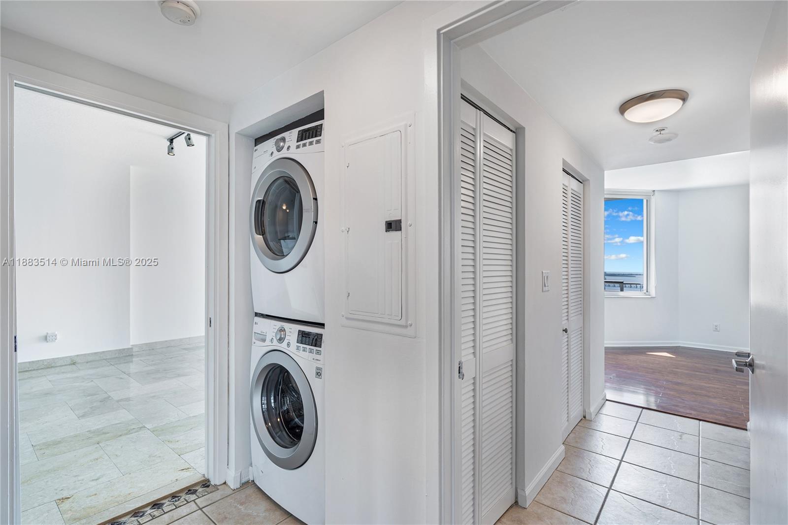 325 S Biscayne Blvd #4115, Miami FL 33131