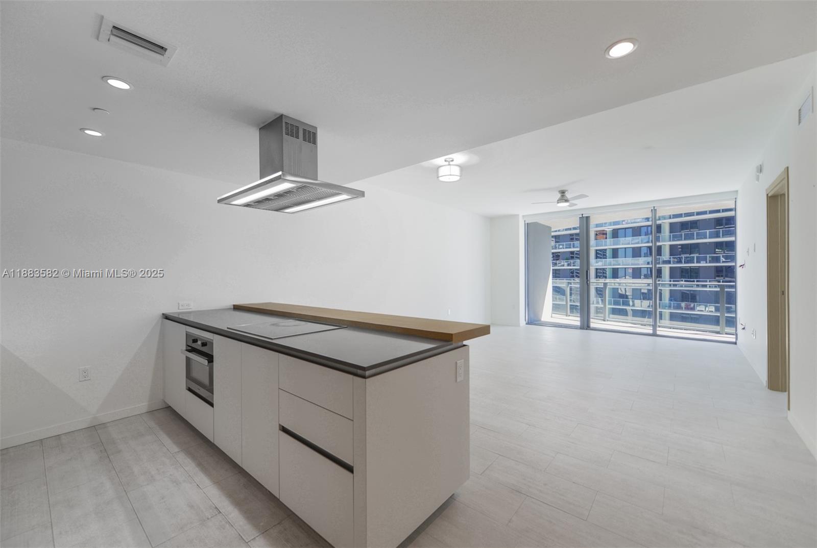1000 Brickell Plz #3507, Miami FL 33131
