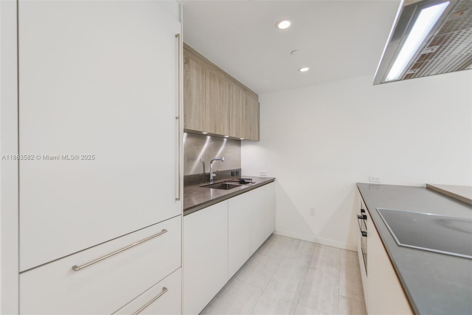 1000 Brickell Plz #3507, Miami FL 33131