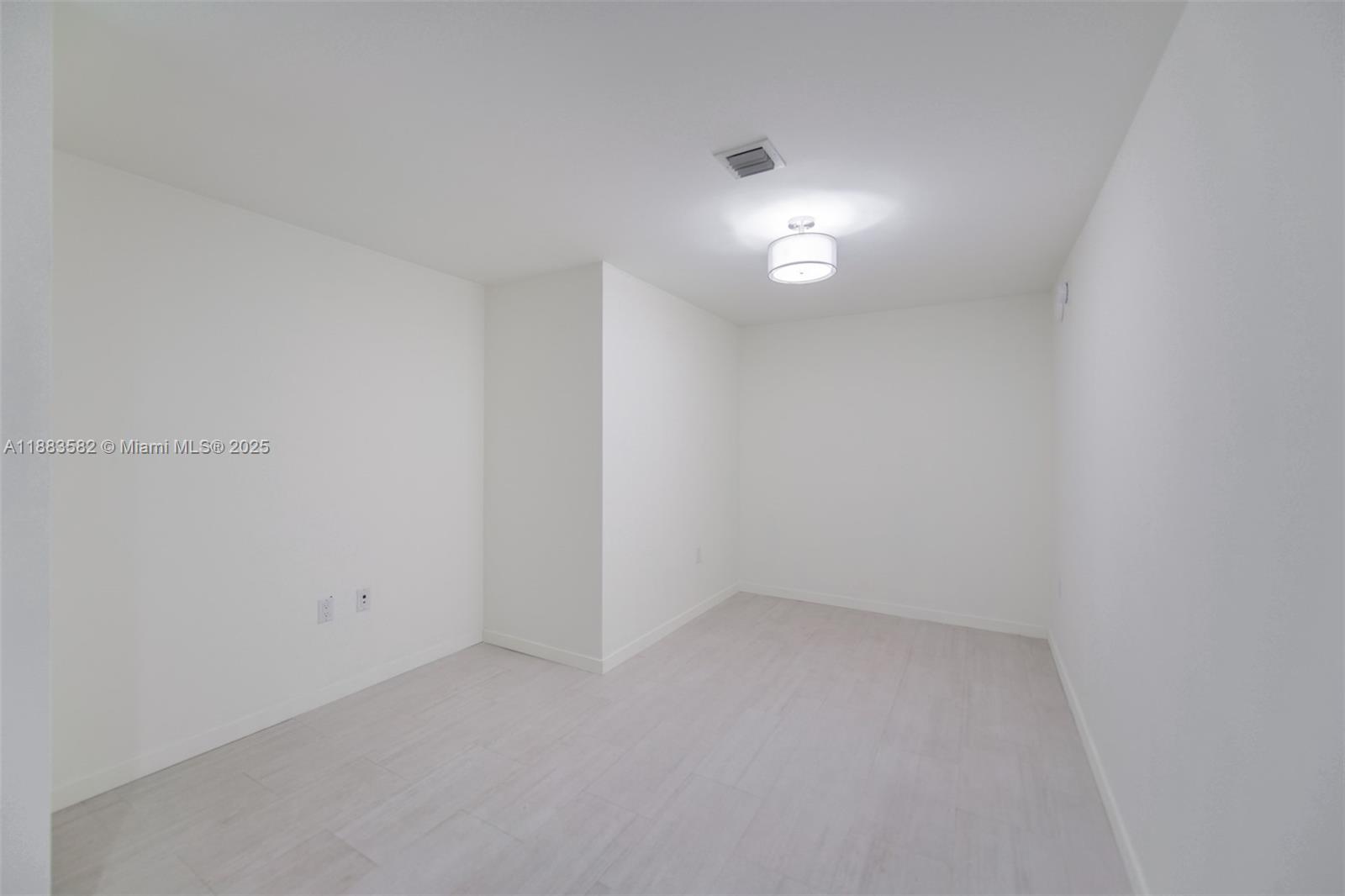 1000 Brickell Plz #3507, Miami FL 33131