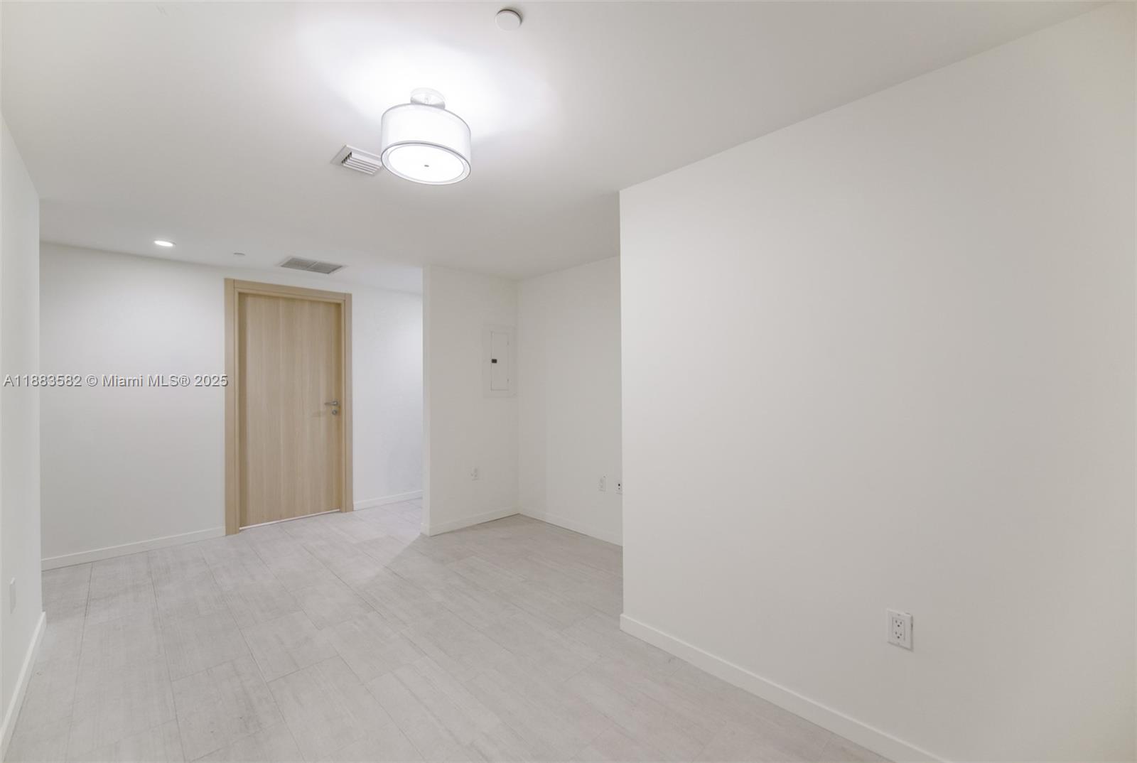 1000 Brickell Plz #3507, Miami FL 33131