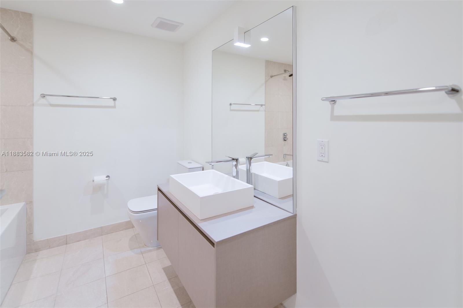 1000 Brickell Plz #3507, Miami FL 33131