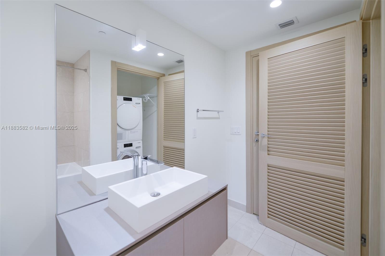 1000 Brickell Plz #3507, Miami FL 33131