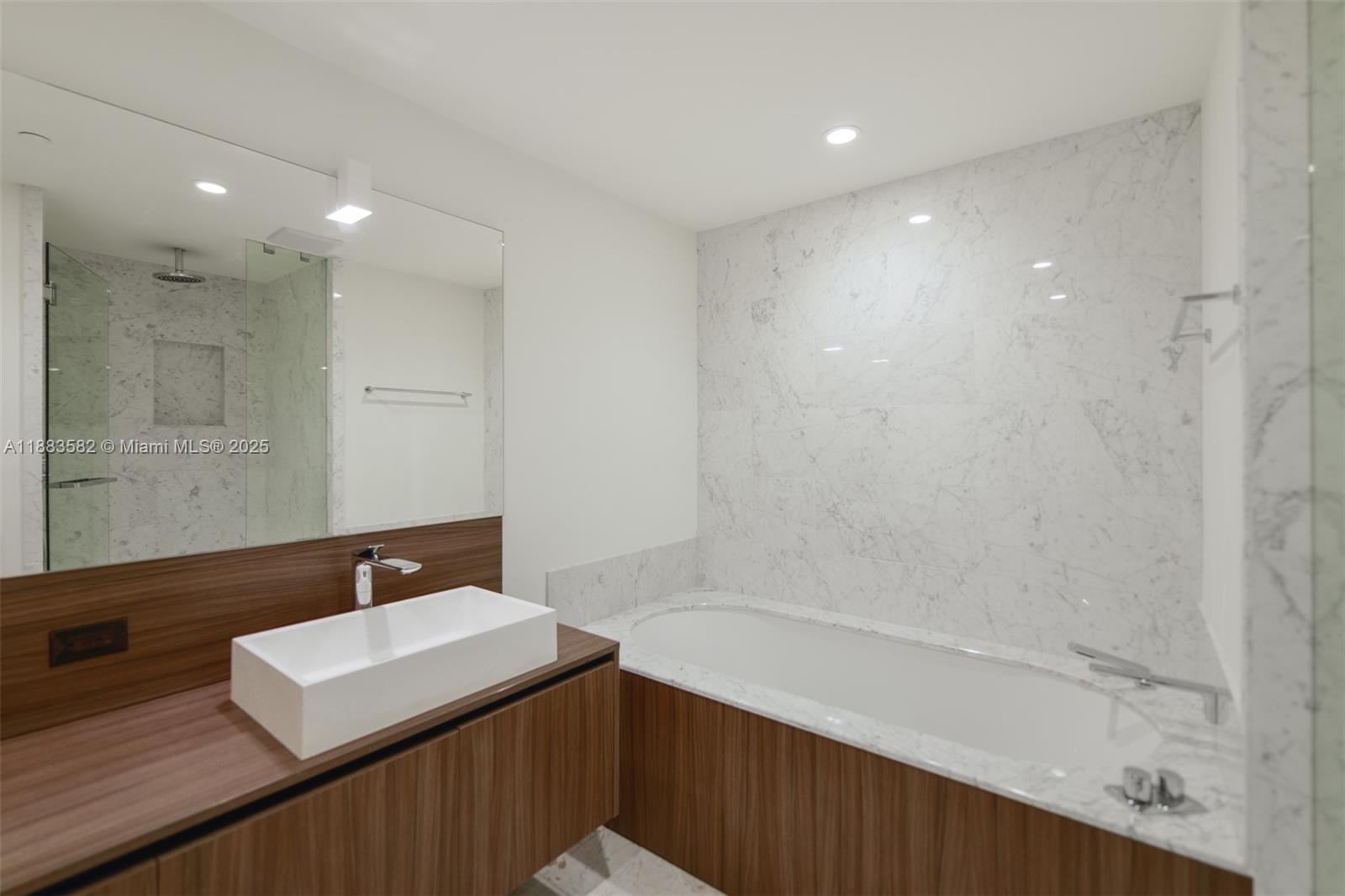 1000 Brickell Plz #3507, Miami FL 33131
