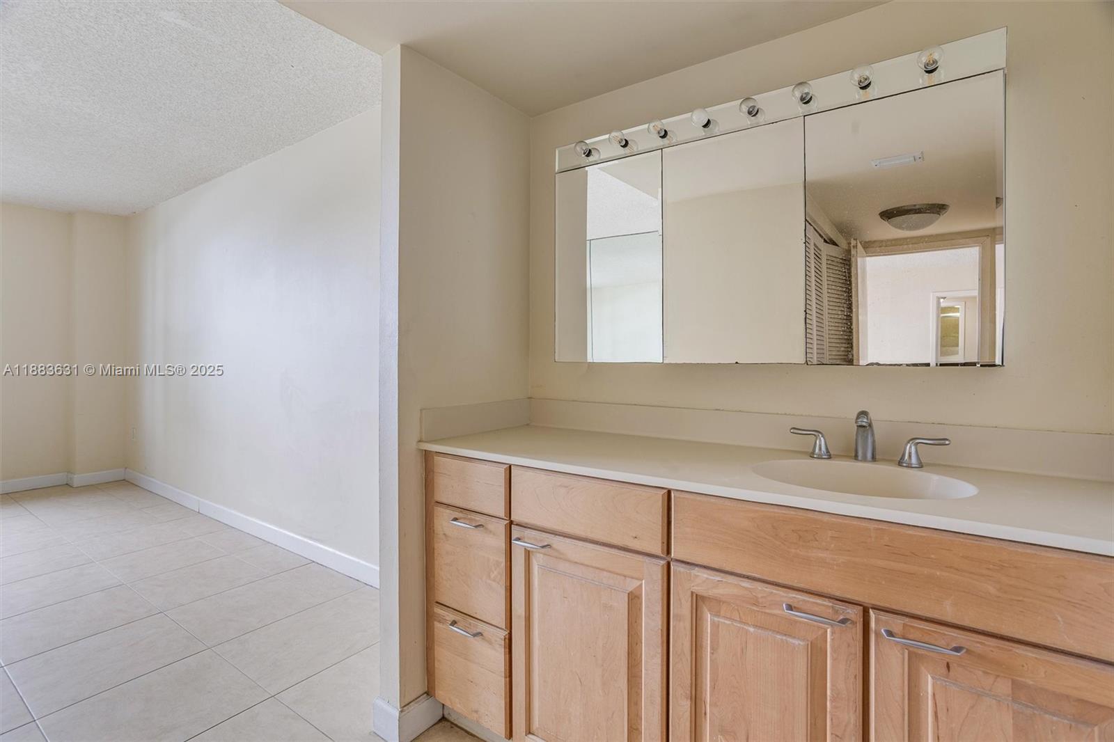 2333 Brickell Ave #1207, Miami FL 33129