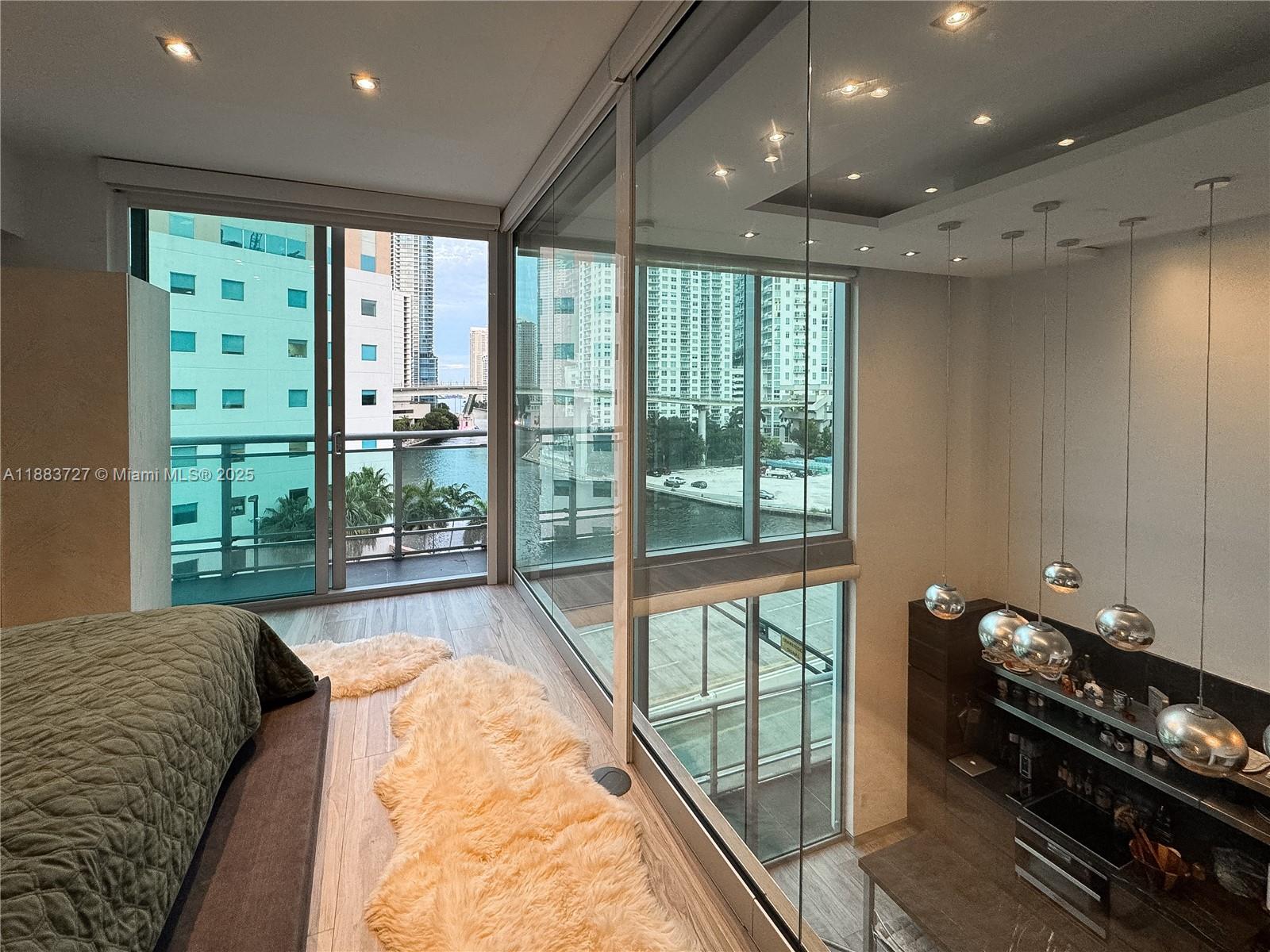 350 S Miami Ave #706, Miami FL 33130