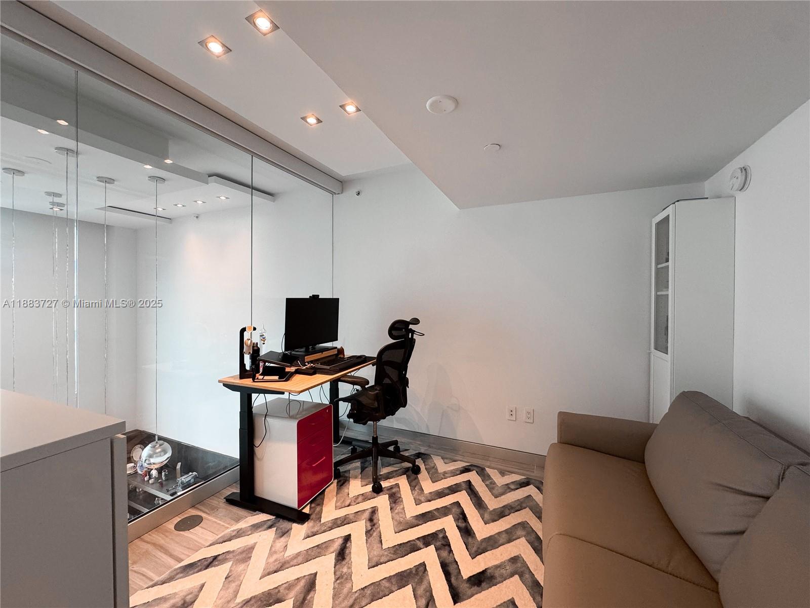 350 S Miami Ave #706, Miami FL 33130