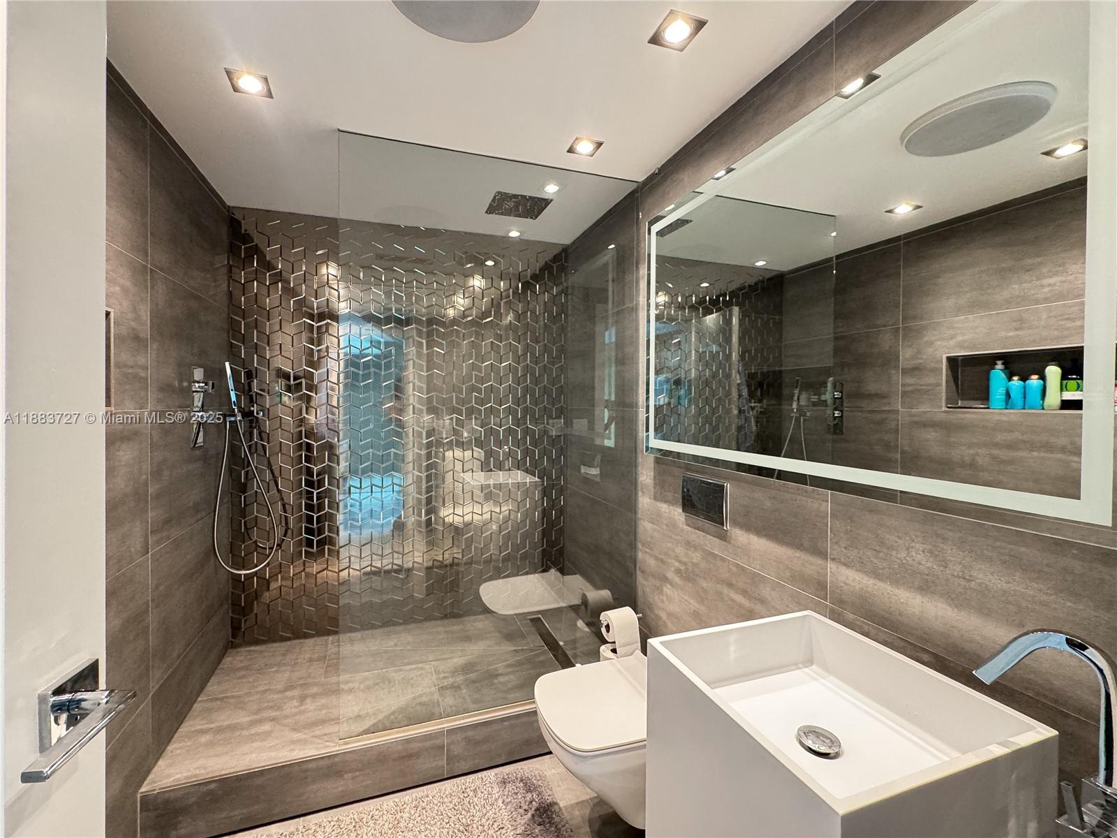 350 S Miami Ave #706, Miami FL 33130