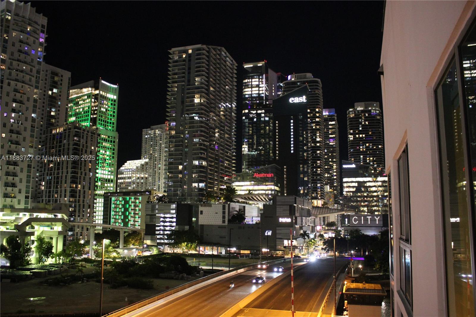 350 S Miami Ave #706, Miami FL 33130