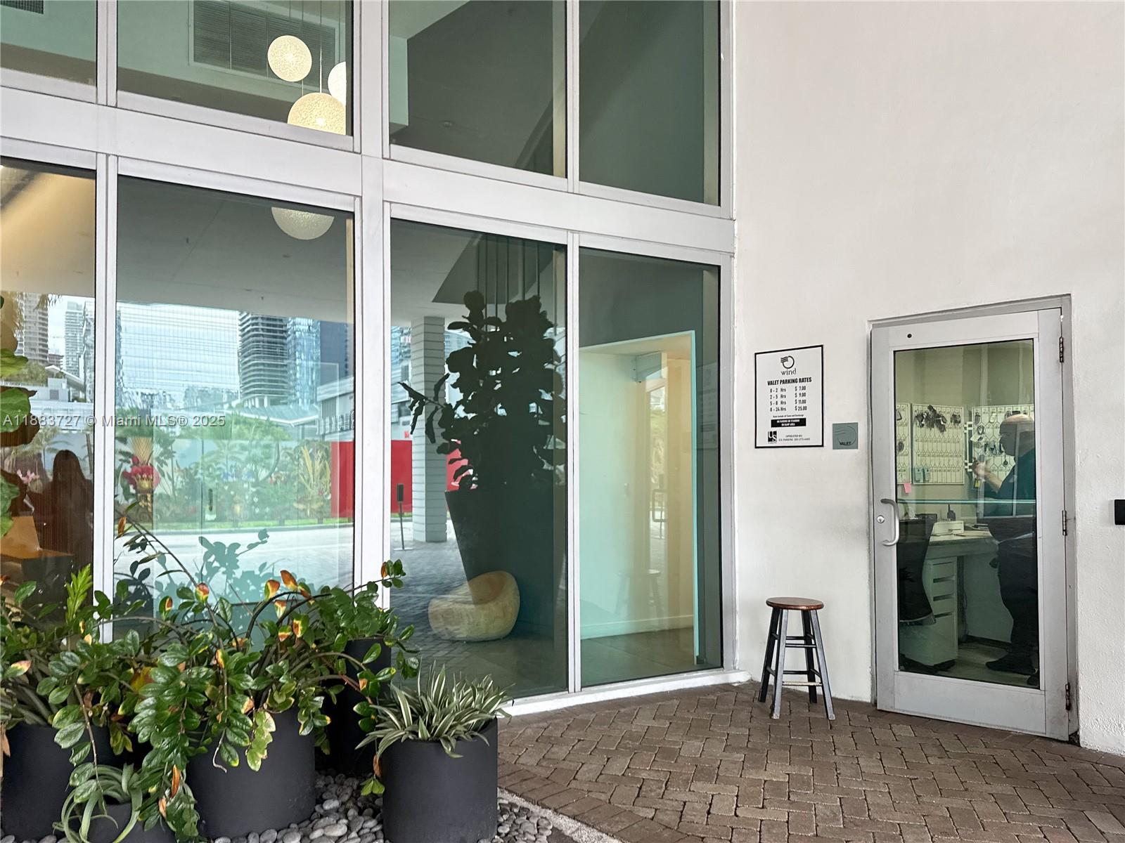 350 S Miami Ave #706, Miami FL 33130