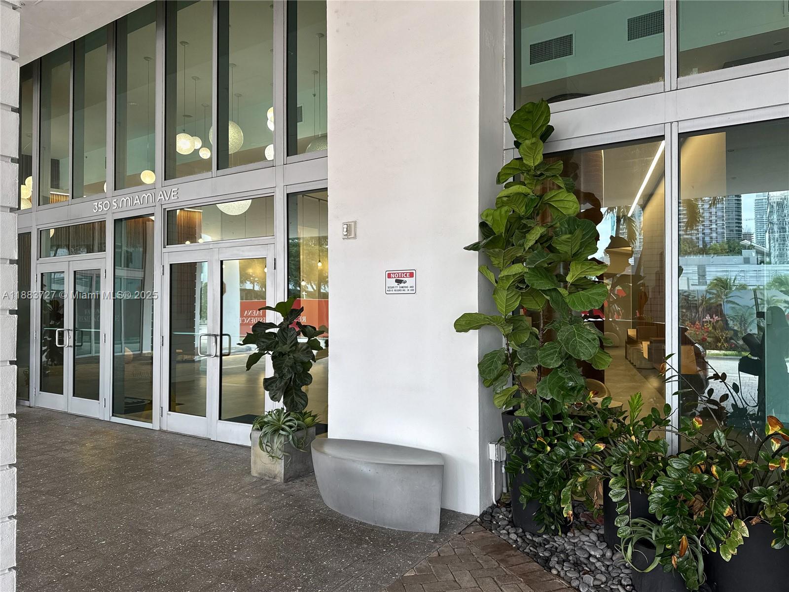 350 S Miami Ave #706, Miami FL 33130