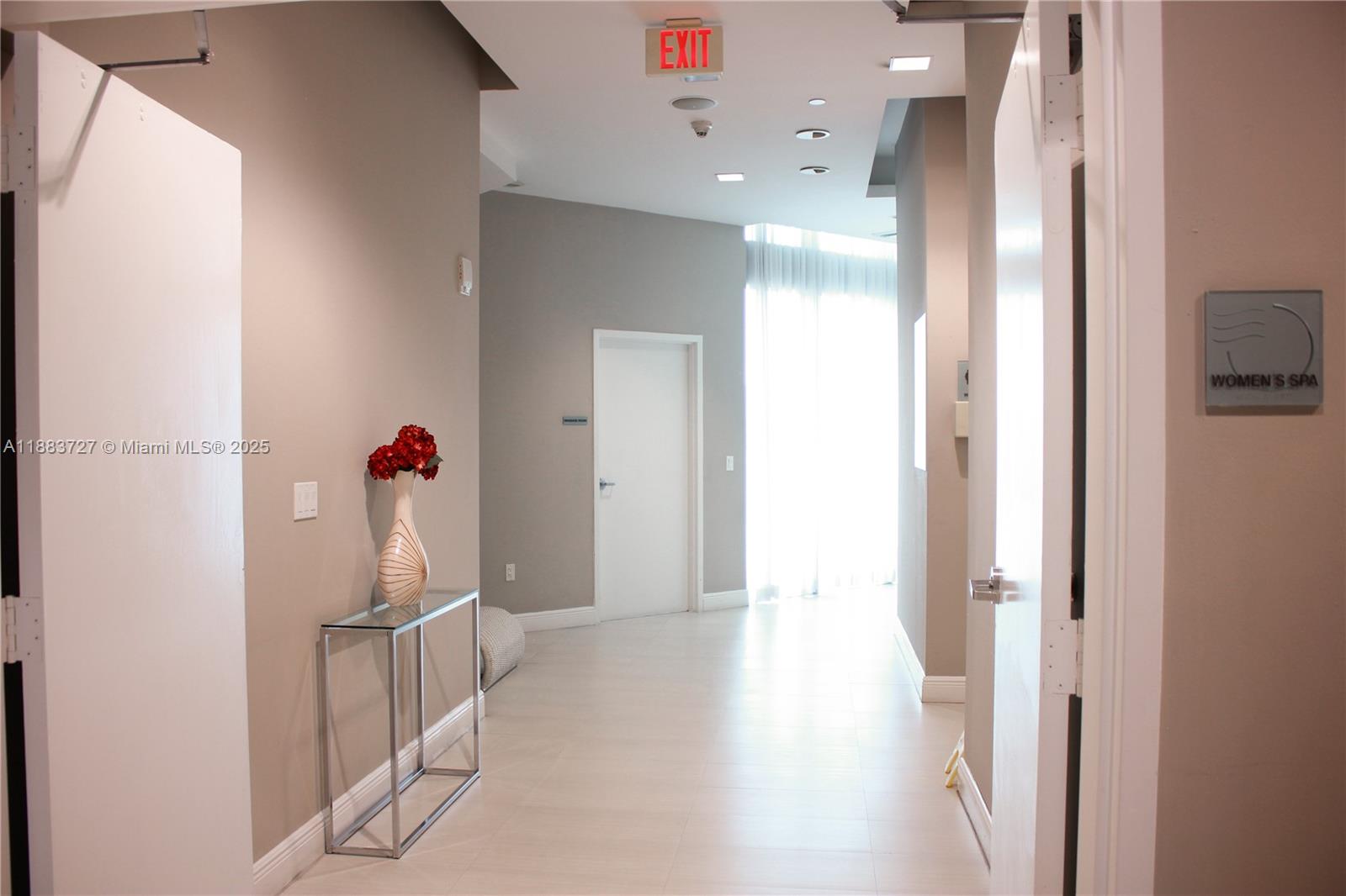 350 S Miami Ave #706, Miami FL 33130
