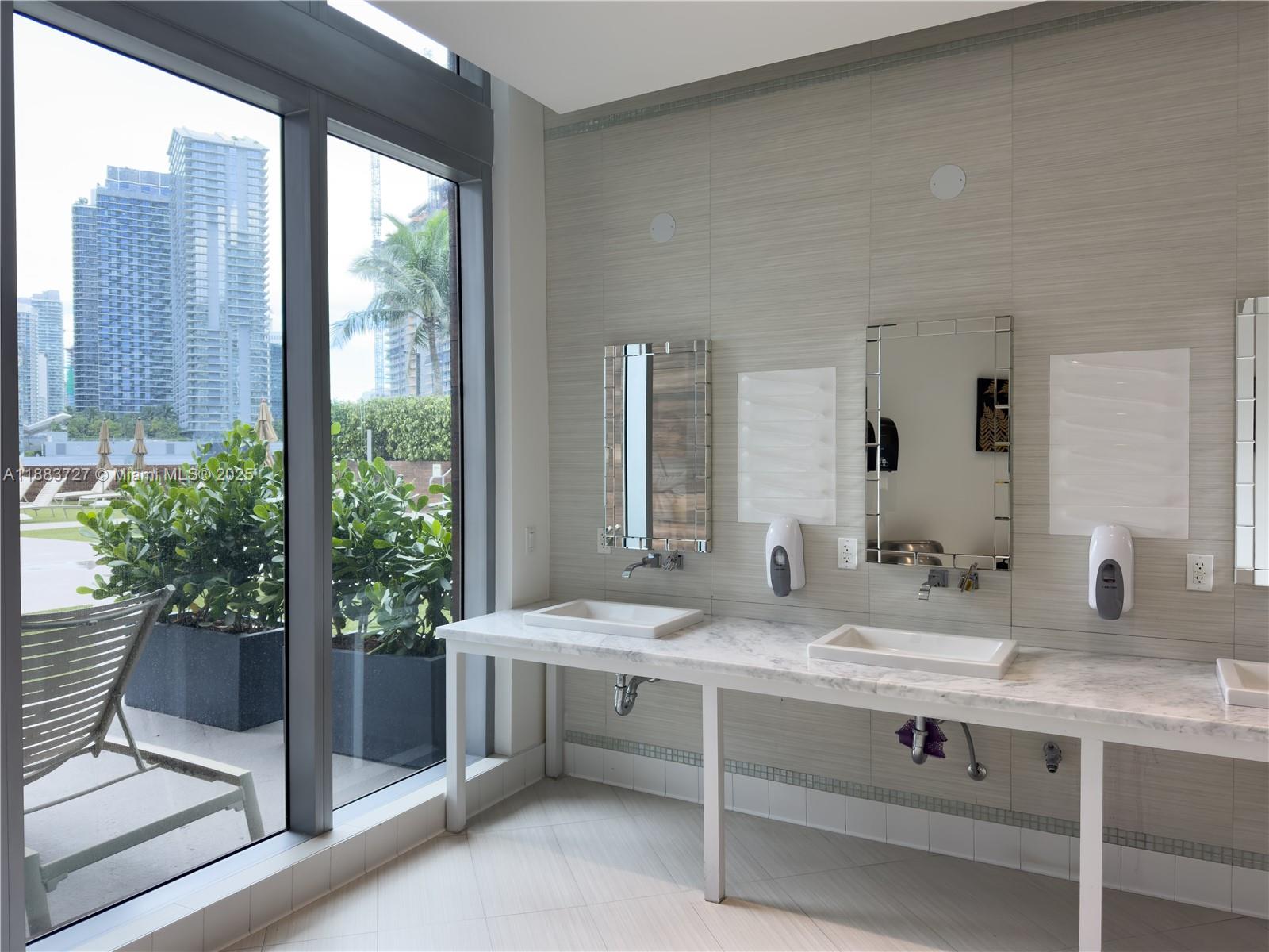 350 S Miami Ave #706, Miami FL 33130