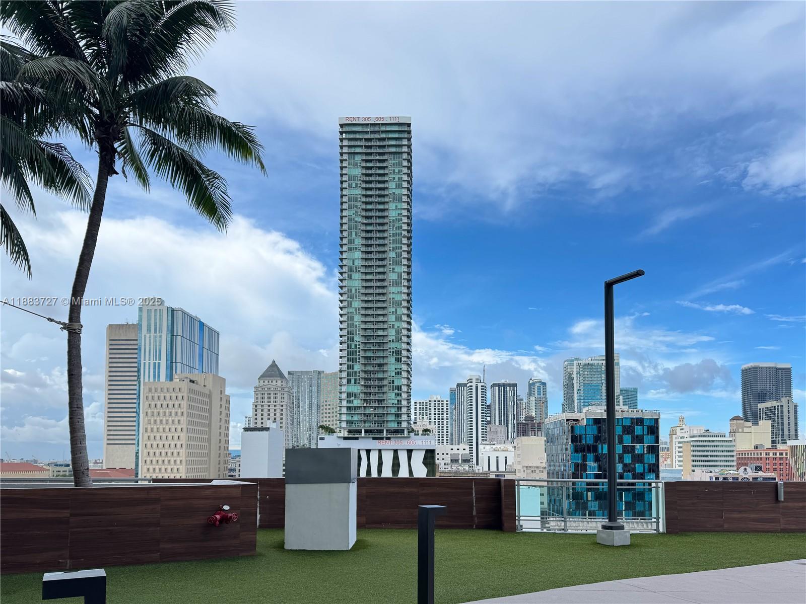 350 S Miami Ave #706, Miami FL 33130