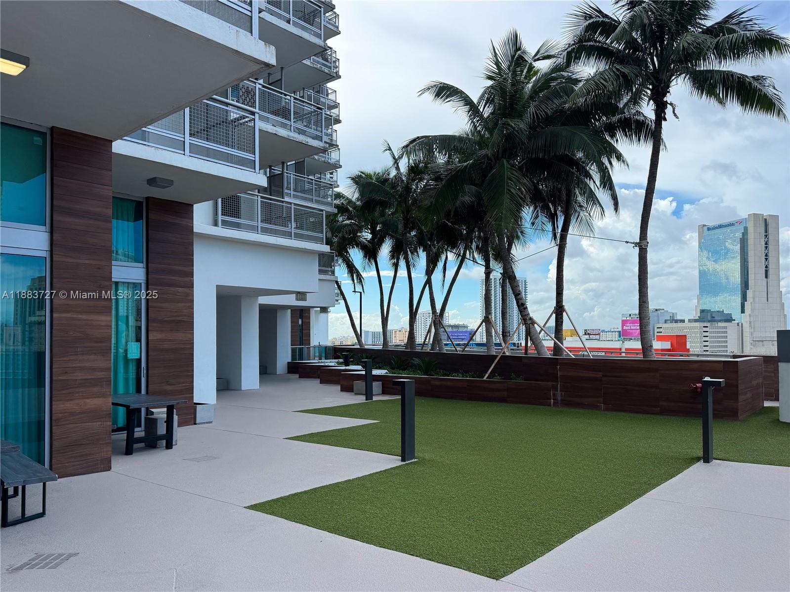 350 S Miami Ave #706, Miami FL 33130