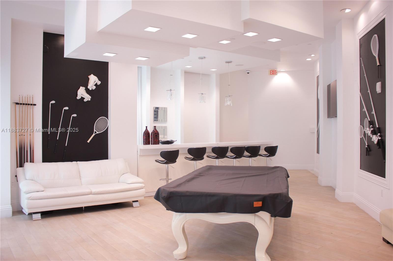 350 S Miami Ave #706, Miami FL 33130