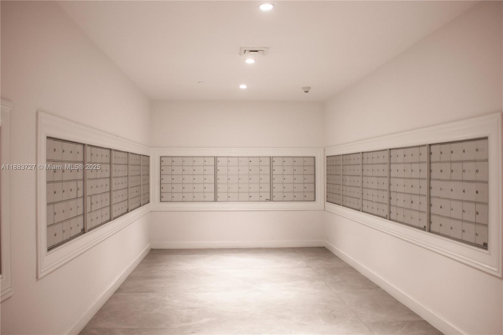 350 S Miami Ave #706, Miami FL 33130