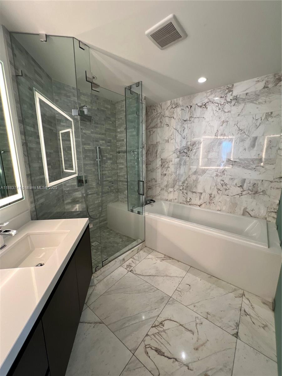 851 NE 1st Ave #1208, Miami FL 33132