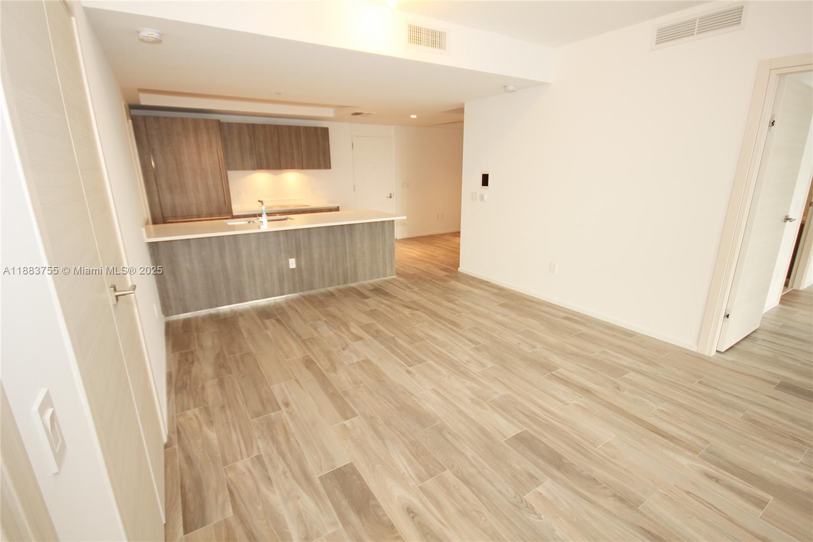 801 S Miami Ave #3710, Miami FL 33130