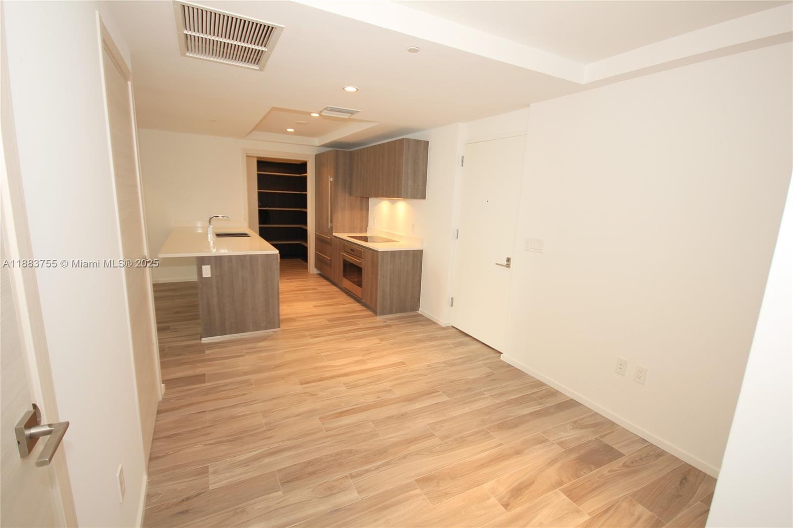 801 S Miami Ave #3710, Miami FL 33130