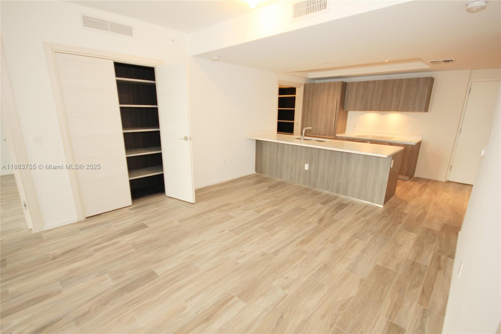 801 S Miami Ave #3710, Miami FL 33130
