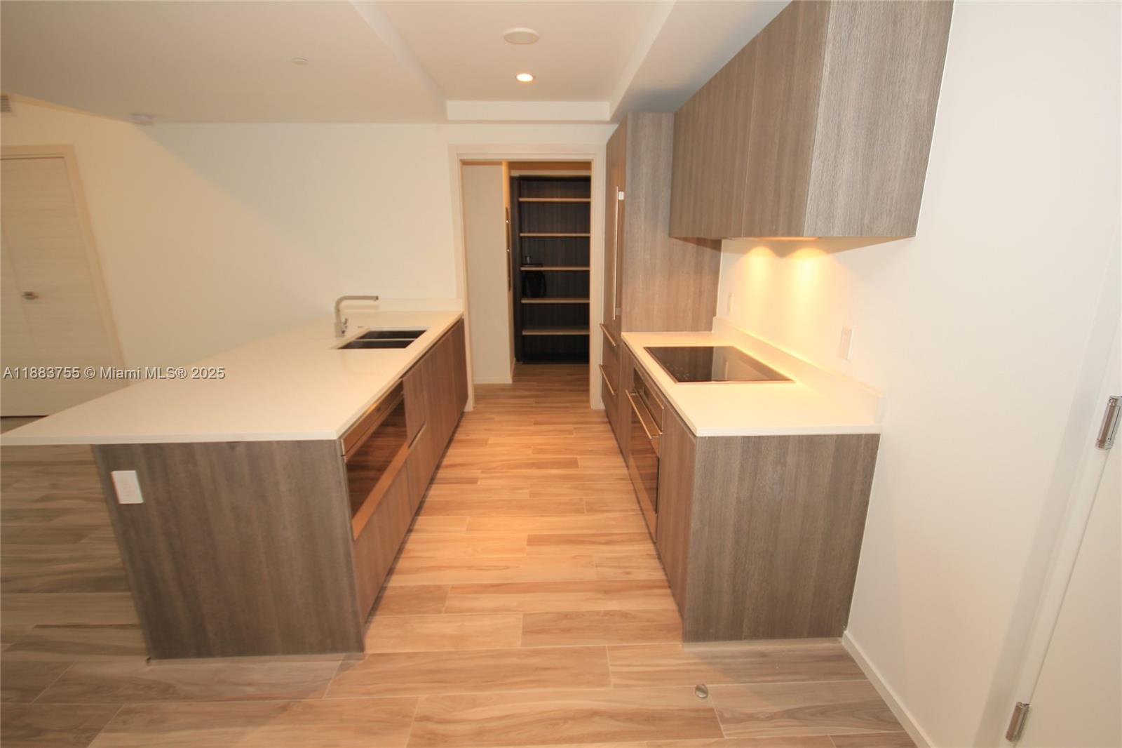 801 S Miami Ave #3710, Miami FL 33130
