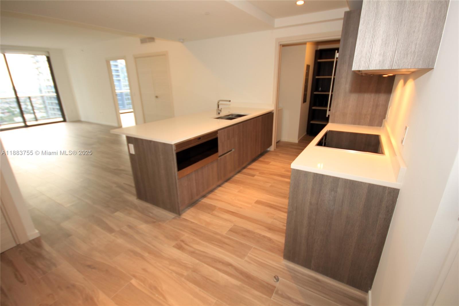 801 S Miami Ave #3710, Miami FL 33130