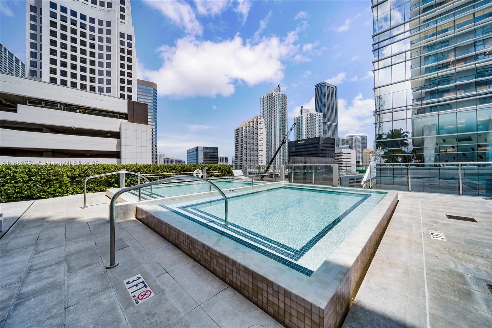 68 SE 6th St #811, Miami FL 33131
