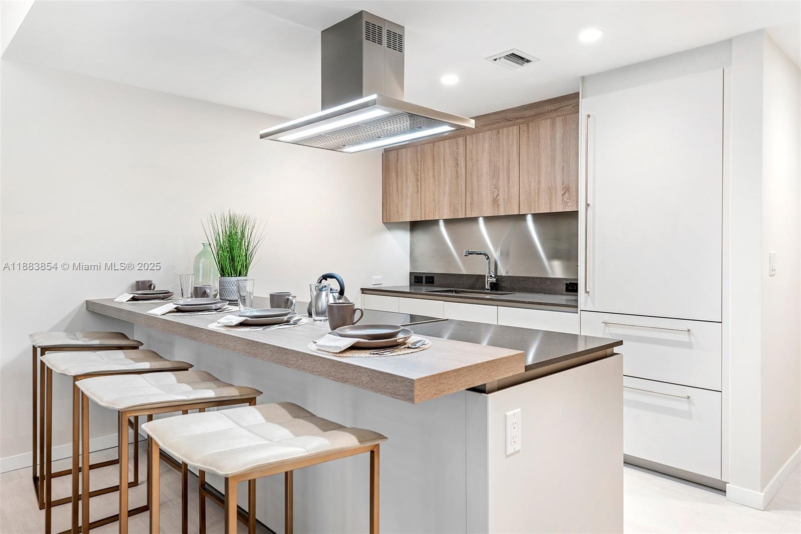 1000 Brickell Plz #4005, Miami FL 33131