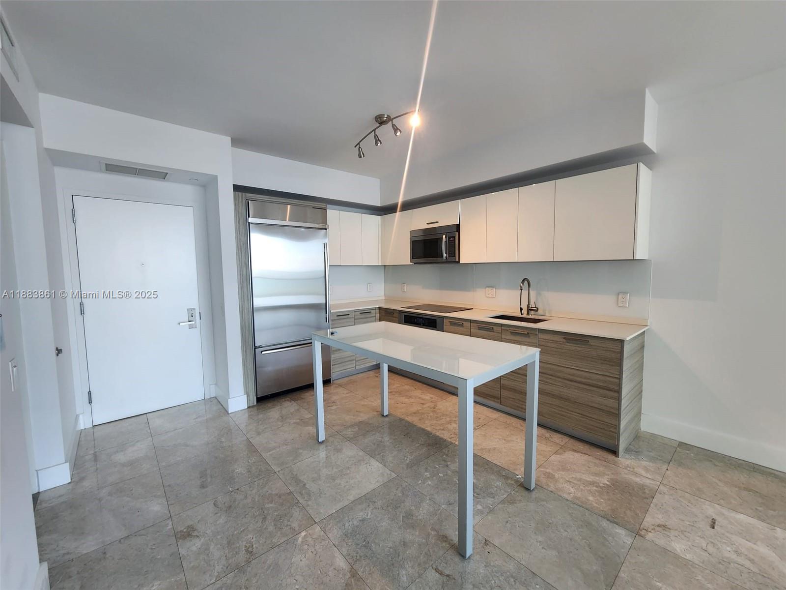 1300 Brickell Bay Dr #2007, Miami FL 33131