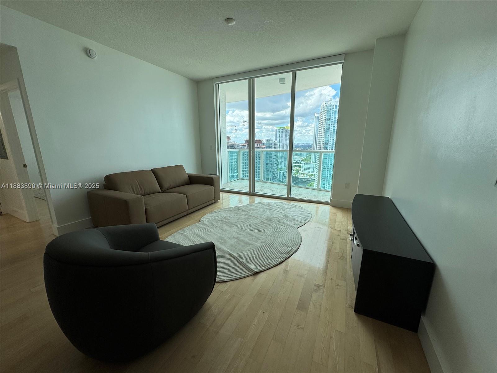 31 SE 5th St #3817, Miami FL 33131
