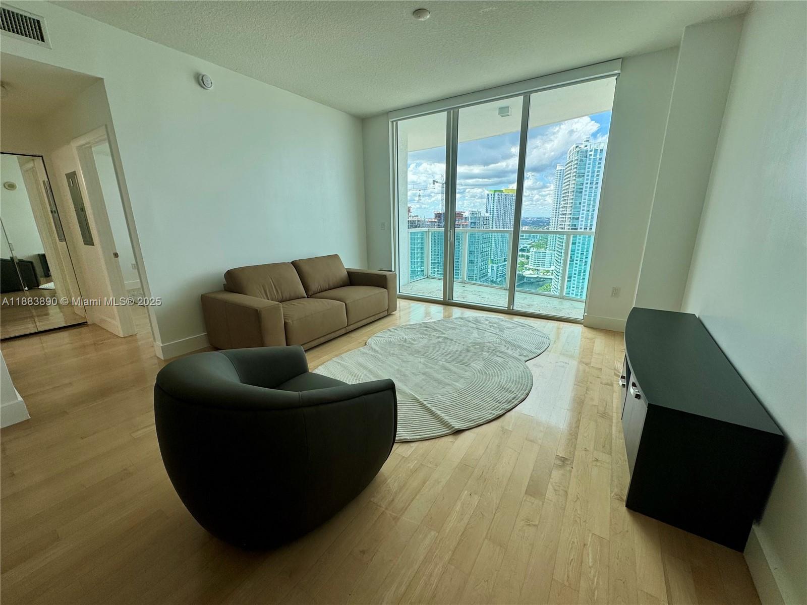 31 SE 5th St #3817, Miami FL 33131