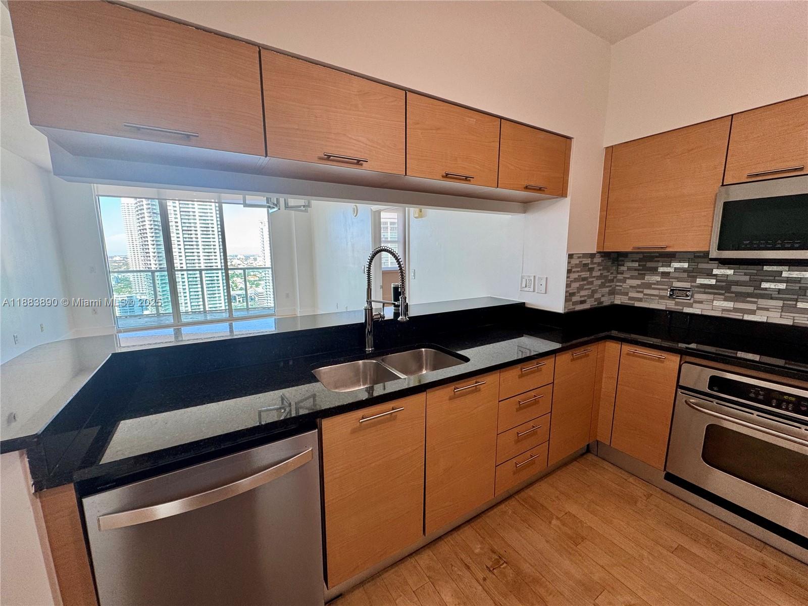 31 SE 5th St #3817, Miami FL 33131