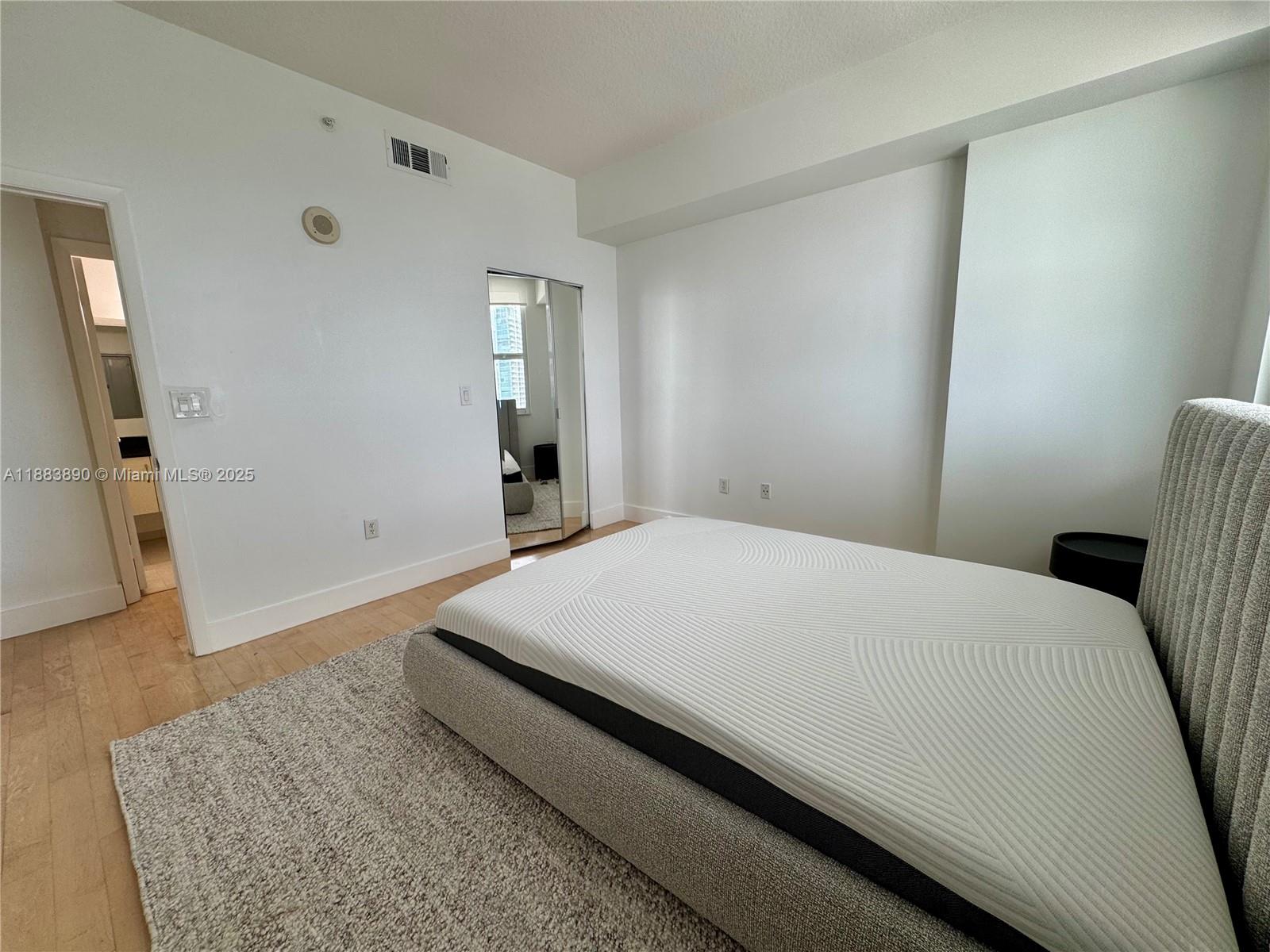 31 SE 5th St #3817, Miami FL 33131