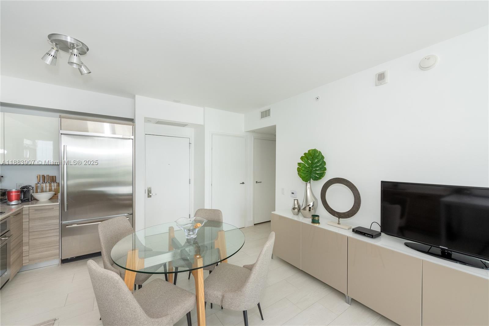1300 Brickell Bay Dr #708, Miami FL 33131